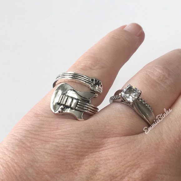New Minimalist Guitar Bypass Ring - Aged Vintage Vibe - Wrap Guitar Ring Music - Picture 2 of 10